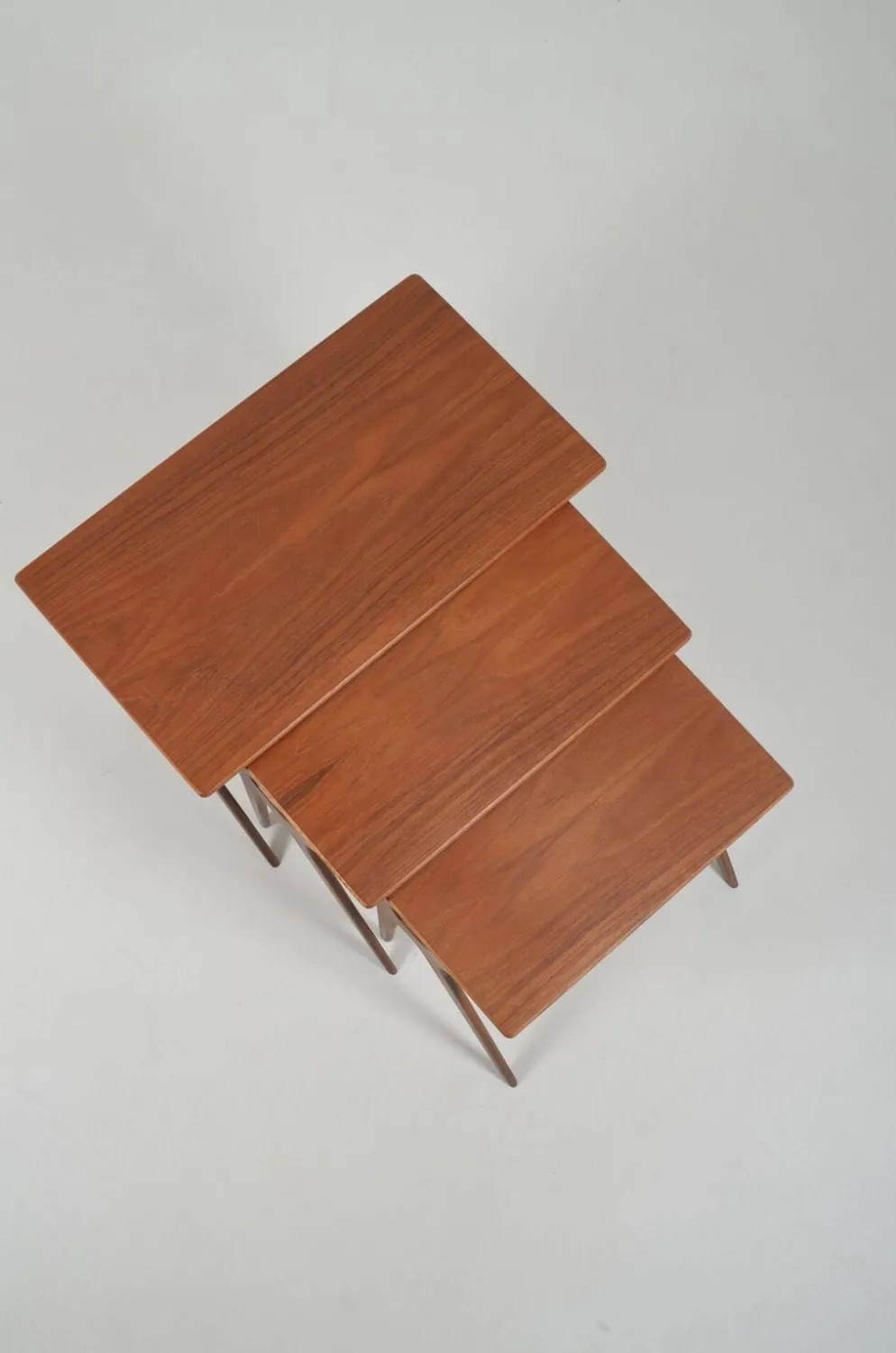 Tables gigognes danoises conçues par Johannes Andersen pour Silkeborg, années 1960.