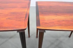 Tables gigognes danoises des années 60 en bois massif et placage.