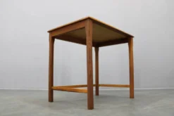Tables gigognes danoises en chêne des années 50 avec des plateaux en carrelage.