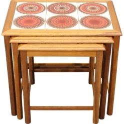 Tables gigognes danoises en chêne des années 50 avec des plateaux en carrelage.