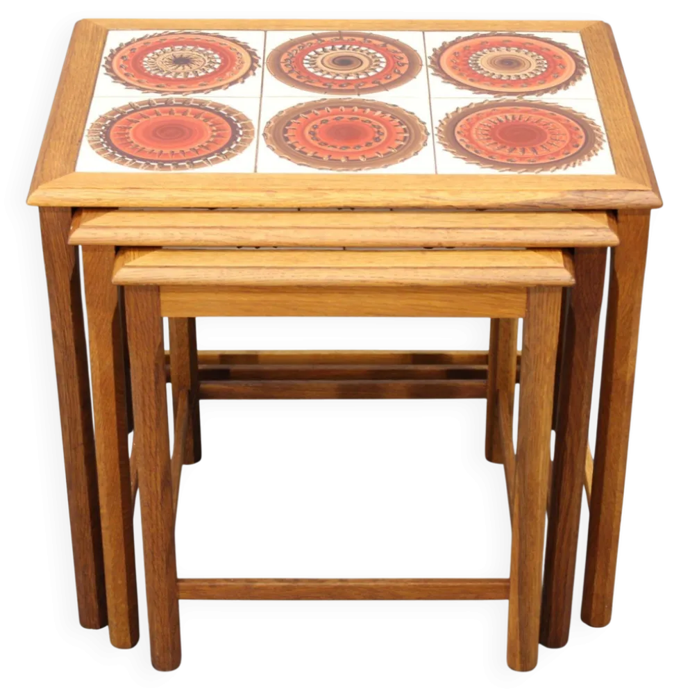 Tables gigognes danoises en chêne des années 50 avec des plateaux en carrelage.