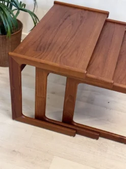 Tables gigognes danoises vintage en teck