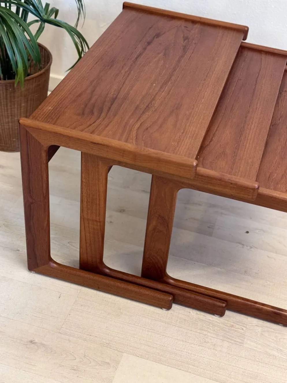 Tables gigognes danoises vintage en teck