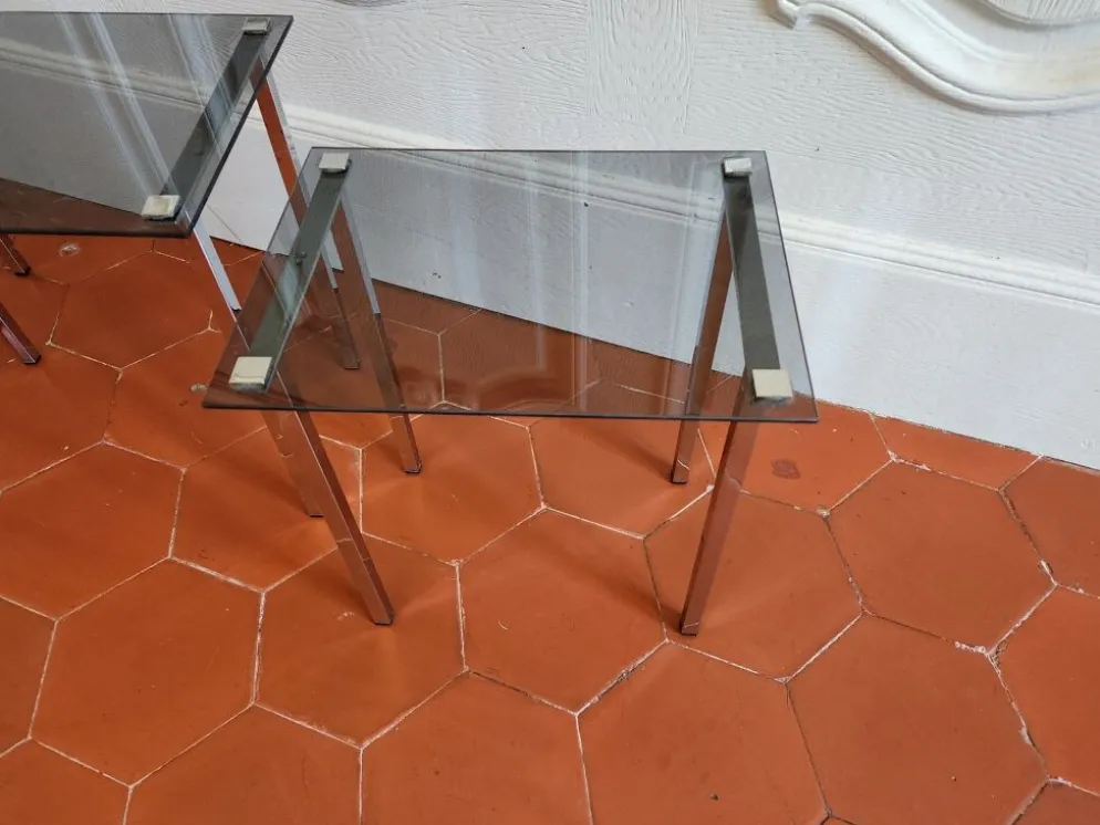 3 tables gigognes des années 70 en verre fumé