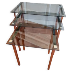 3 tables gigognes des années 70 en verre fumé