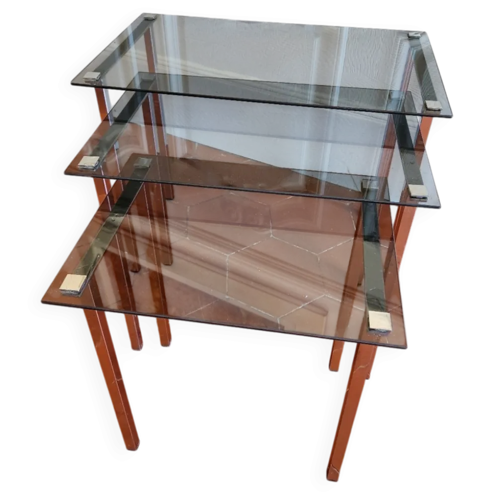 3 tables gigognes des années 70 en verre fumé