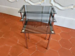 3 tables gigognes des années 70 en verre fumé