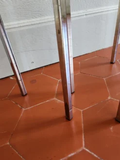 3 tables gigognes des années 70 en verre fumé