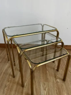 Tables gigognes doré 1970