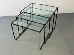 3 tables gigognes en acier et verre de style moderniste italien, années 1970