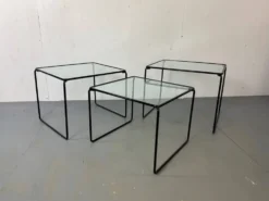 3 tables gigognes en acier et verre de style moderniste italien, années 1970