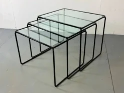 3 tables gigognes en acier et verre de style moderniste italien, années 1970