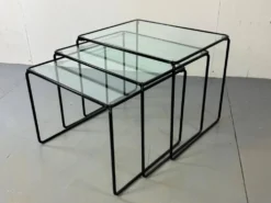 3 tables gigognes en acier et verre de style moderniste italien, années 1970