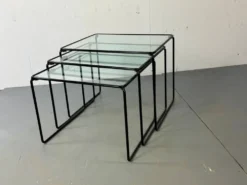3 tables gigognes en acier et verre de style moderniste italien, années 1970