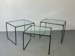 3 tables gigognes en acier et verre de style moderniste italien, années 1970