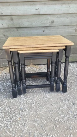 Tables gigognes en bois
