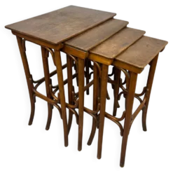 Tables gigognes en bois courbé par Thonet