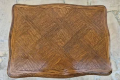 2 tables gigognes en bois massif style Louis XV