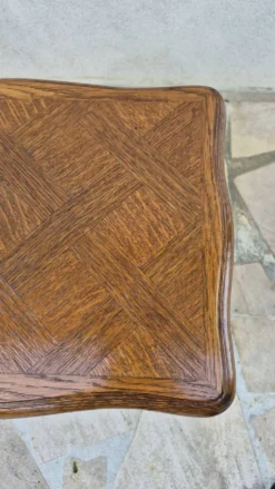 2 tables gigognes en bois massif style Louis XV