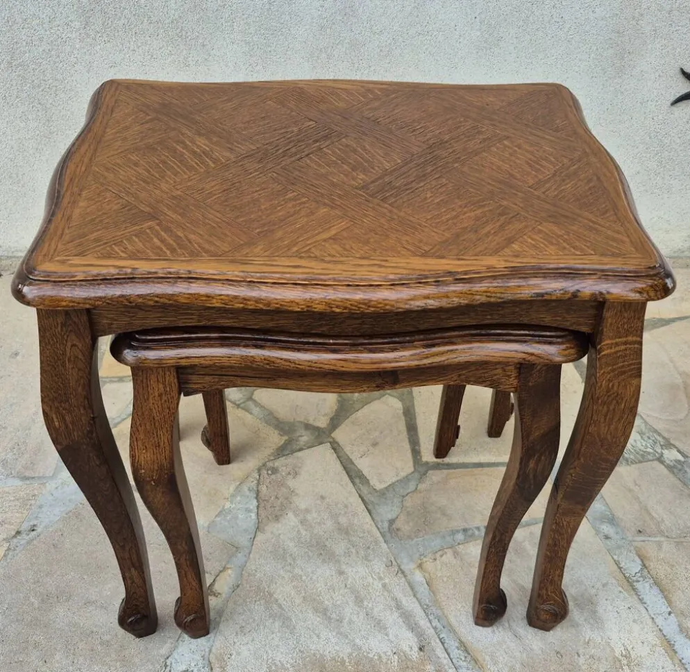 2 tables gigognes en bois massif style Louis XV