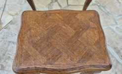 2 tables gigognes en bois massif style Louis XV