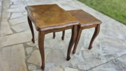 2 tables gigognes en bois massif style Louis XV