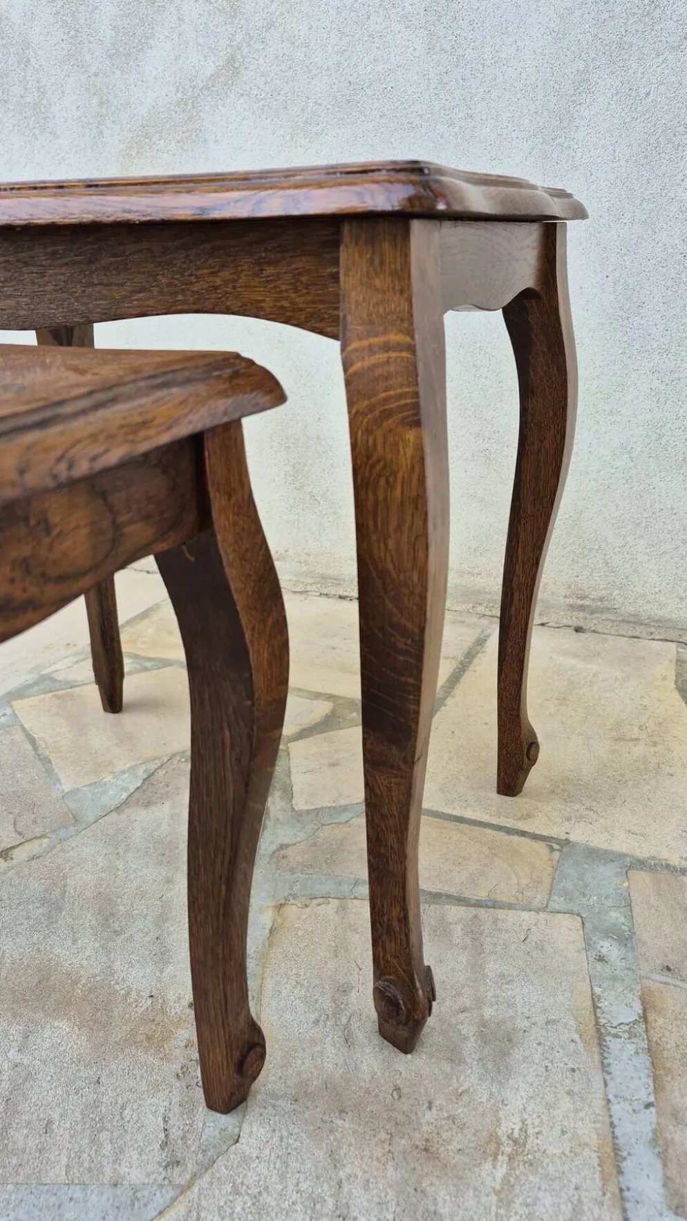 2 tables gigognes en bois massif style Louis XV