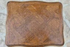 2 tables gigognes en bois massif style Louis XV