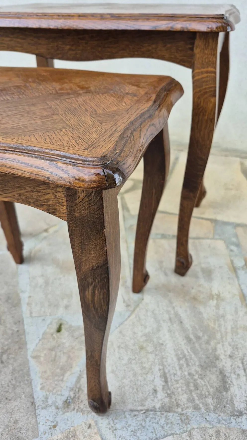 2 tables gigognes en bois massif style Louis XV