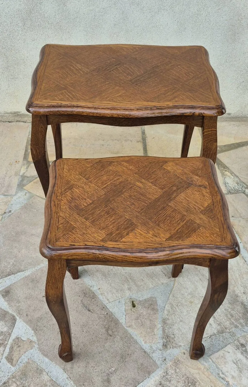 2 tables gigognes en bois massif style Louis XV