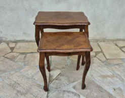 2 tables gigognes en bois massif style Louis XV