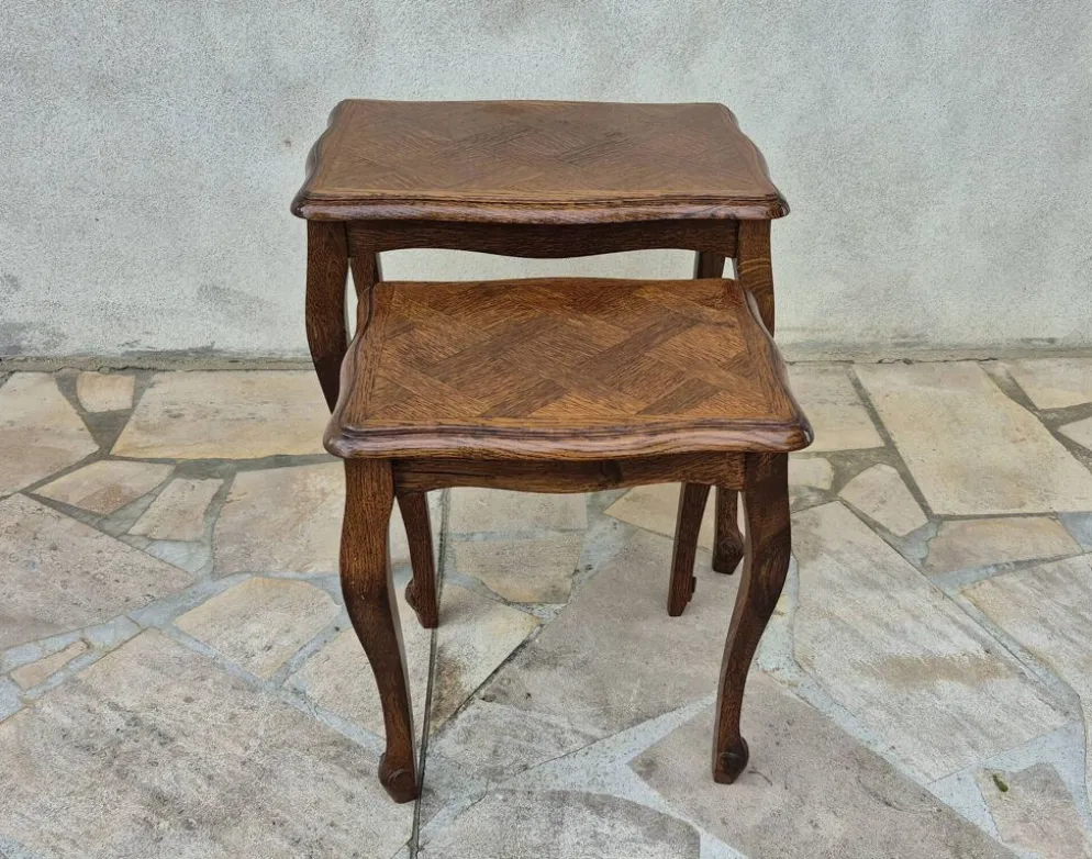 2 tables gigognes en bois massif style Louis XV