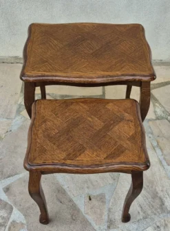 2 tables gigognes en bois massif style Louis XV