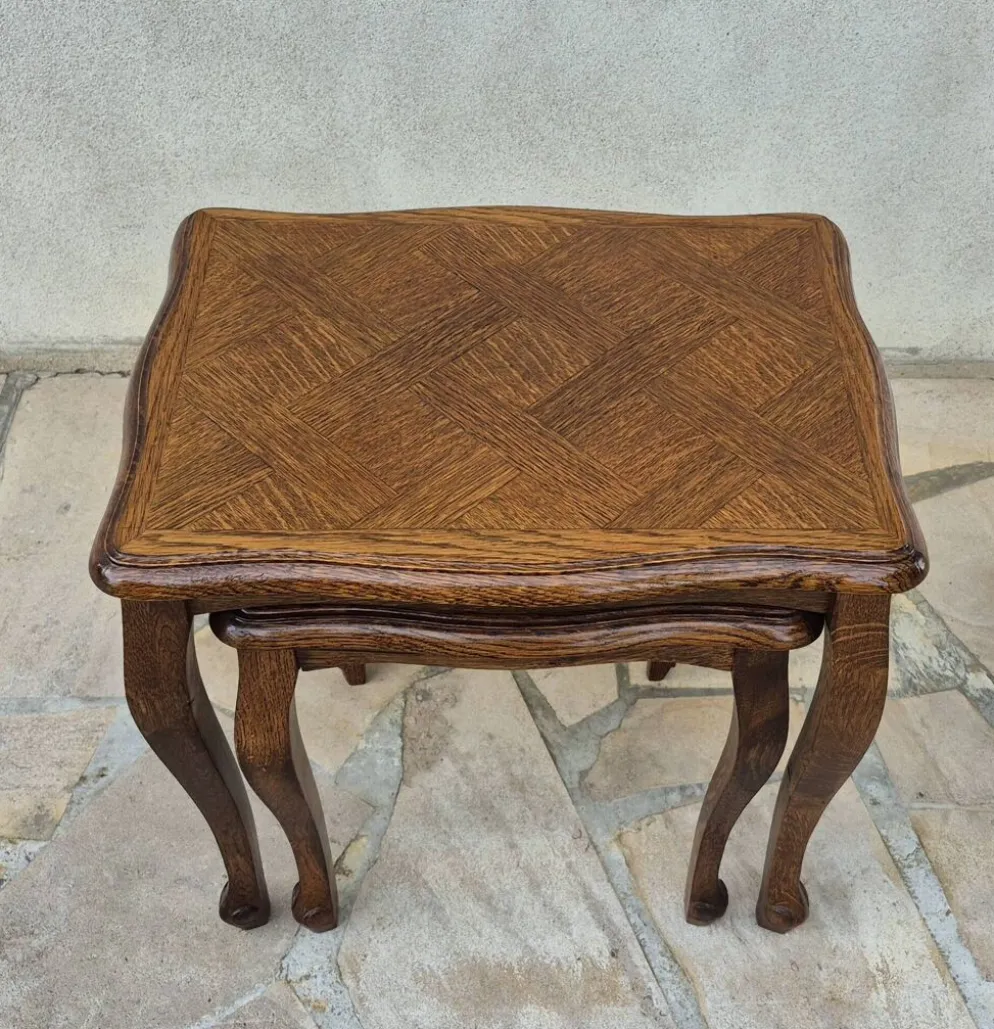2 tables gigognes en bois massif style Louis XV
