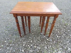 3 tables gigognes en chêne