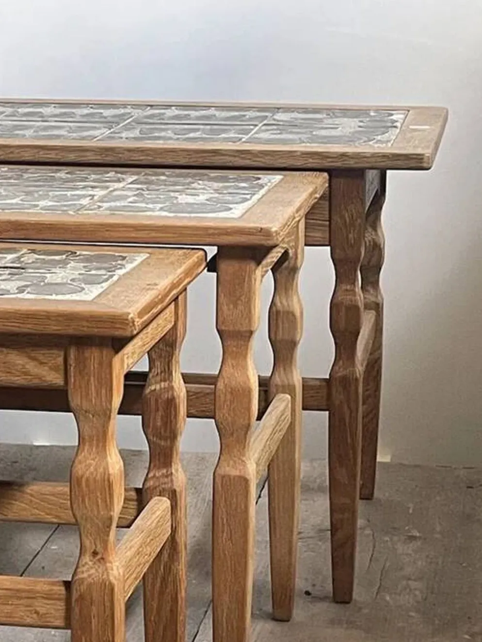 3 tables gigognes en chêne de Henning Kjærnulf pour EG Kvalitets, Danemark, années 1960