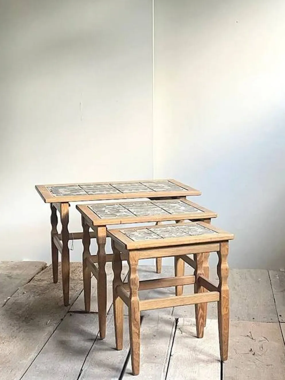 3 tables gigognes en chêne de Henning Kjærnulf pour EG Kvalitets, Danemark, années 1960