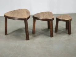 Tables gigognes en chêne massif, milieu du siècle, tchécoslovaques des années 1960, ensemble de trois.