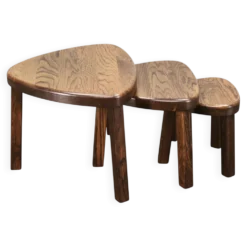 Tables gigognes en chêne massif, milieu du siècle, tchécoslovaques des années 1960, ensemble de trois.
