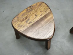 Tables gigognes en chêne massif, milieu du siècle, tchécoslovaques des années 1960, ensemble de trois.
