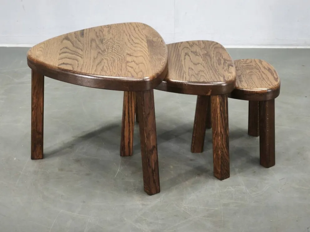 Tables gigognes en chêne massif, milieu du siècle, tchécoslovaques des années 1960, ensemble de trois.