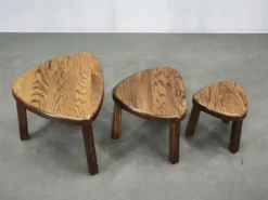 Tables gigognes en chêne massif, milieu du siècle, tchécoslovaques des années 1960, ensemble de trois.
