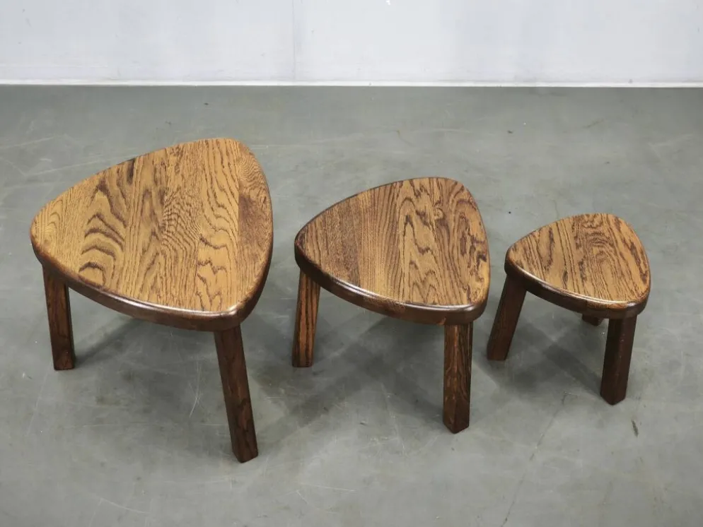 Tables gigognes en chêne massif, milieu du siècle, tchécoslovaques des années 1960, ensemble de trois.