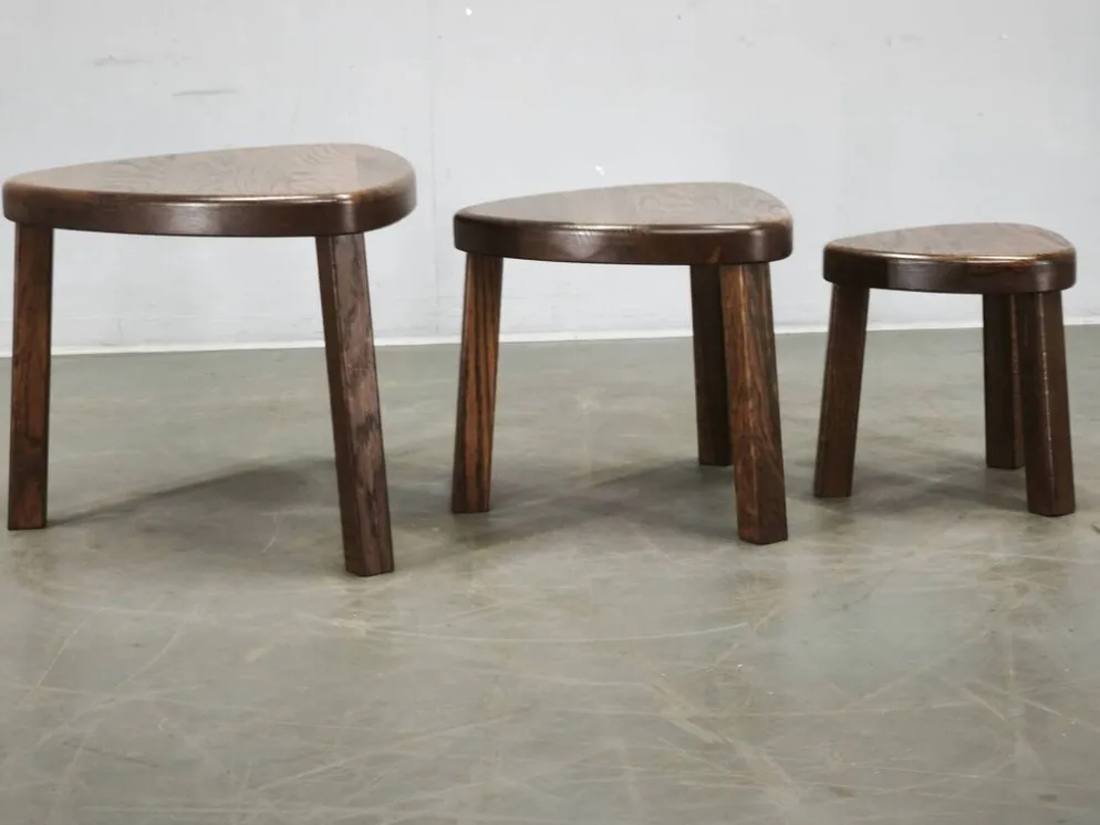 Tables gigognes en chêne massif, milieu du siècle, tchécoslovaques des années 1960, ensemble de trois.