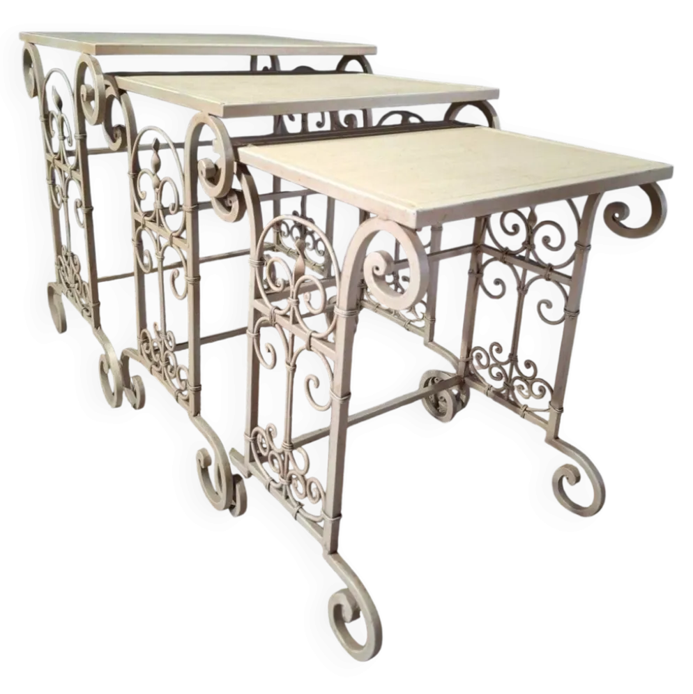 Tables gigognes en fer patine