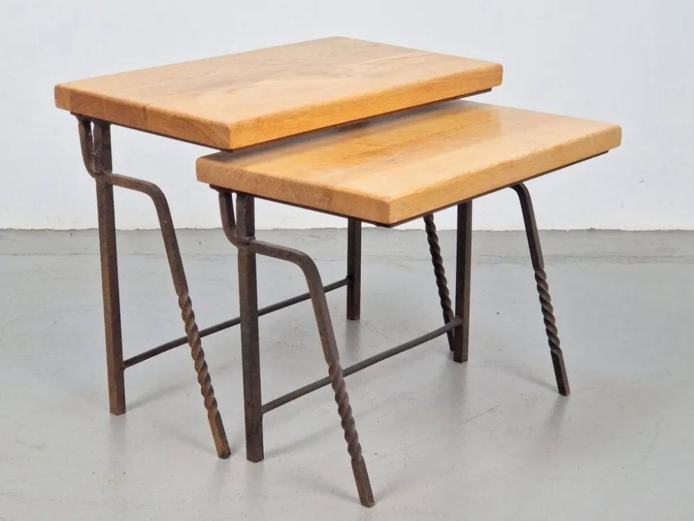 Tables gigognes en fonte brut et chêne, années 1970, ensemble de 2