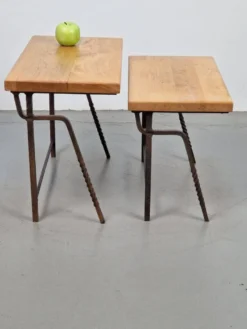 Tables gigognes en fonte brut et chêne, années 1970, ensemble de 2