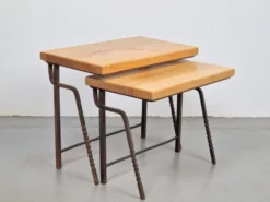 Tables gigognes en fonte brut et chêne, années 1970, ensemble de 2