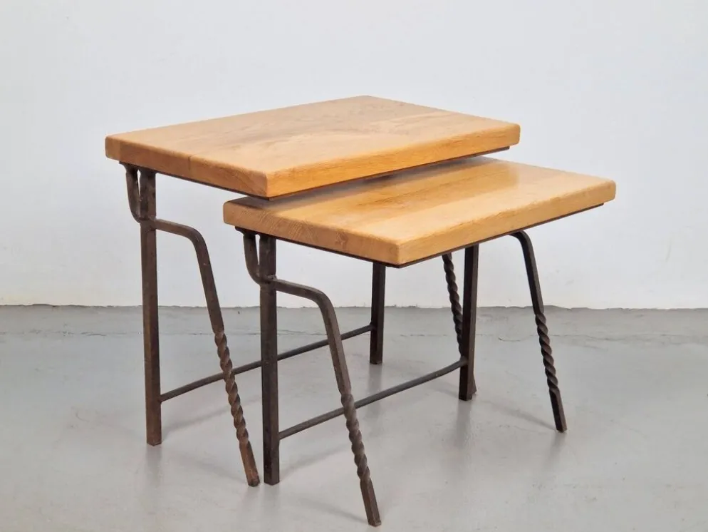 Tables gigognes en fonte brut et chêne, années 1970, ensemble de 2