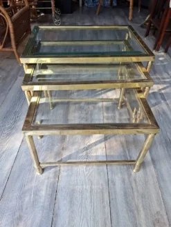 Tables gigognes en laiton